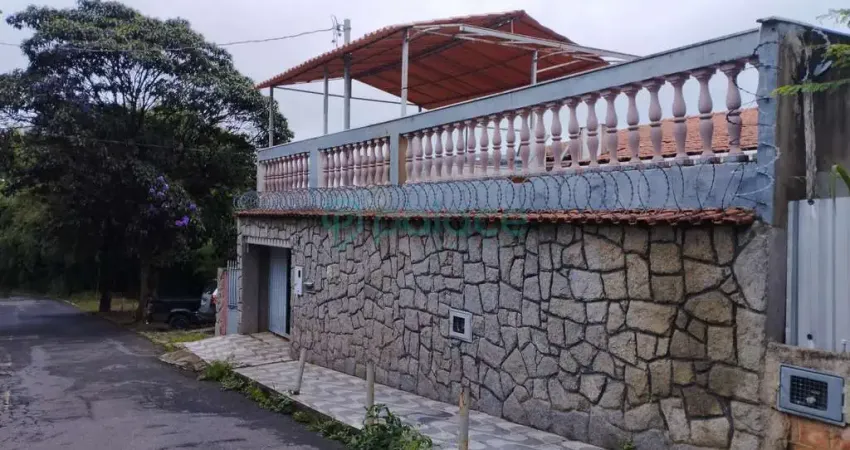 Casa a venda no Bairro Bom Pastor de três quartos sendo um suite por R$489.900,00