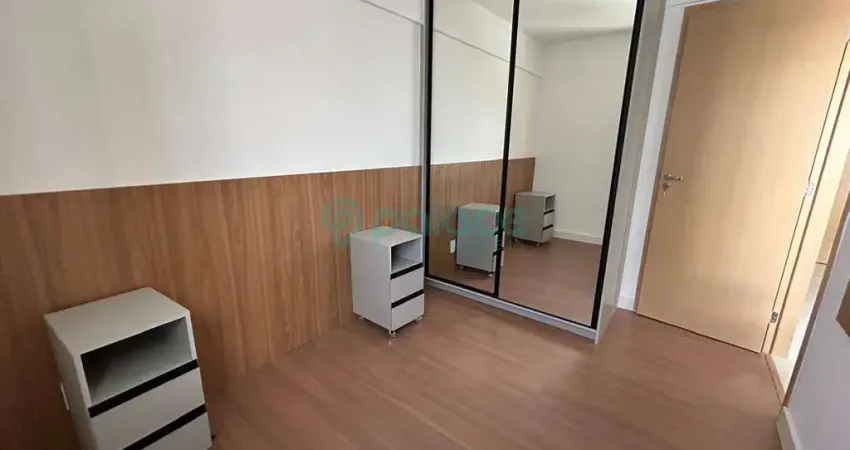 Apartamento de 2 quartos (01 suíte) para locação no centro no valor R$ 1.950,00 + taxas.