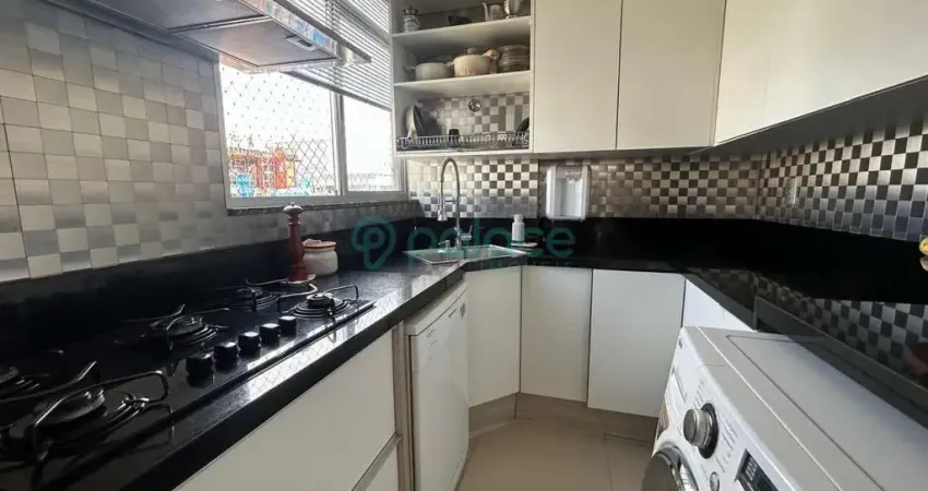 Cobertura 2 quartos toda reformada com 2 vagas no Estrela Sul por R$ 599 mil.