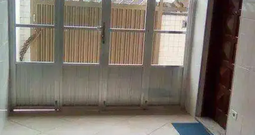 Sobrado com 3 dormitórios à venda, 112 m² por R$ 455.000,00 - Centro - São Vicente/SP