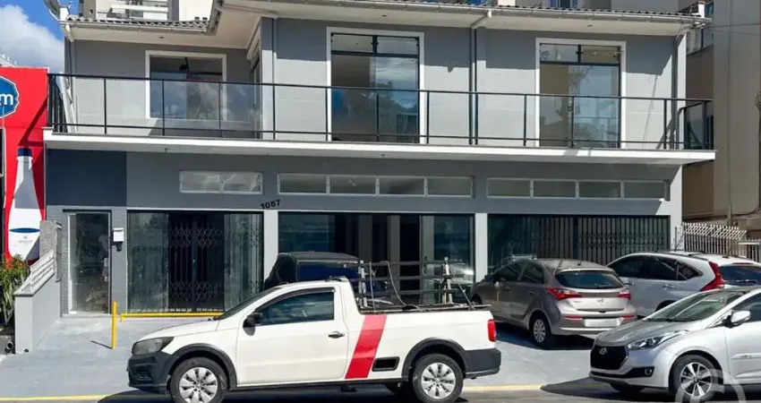 Espaço comercial estratégico, no bairro Kobrasol, com ampla visibilidade