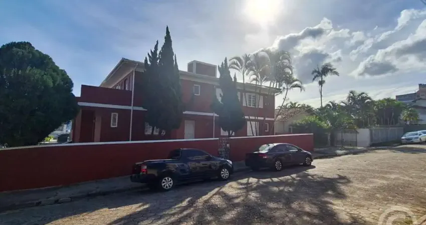 Espaço comercial versátil e amplo no Bom Abrigo, ideal para diversos tipos de negócios