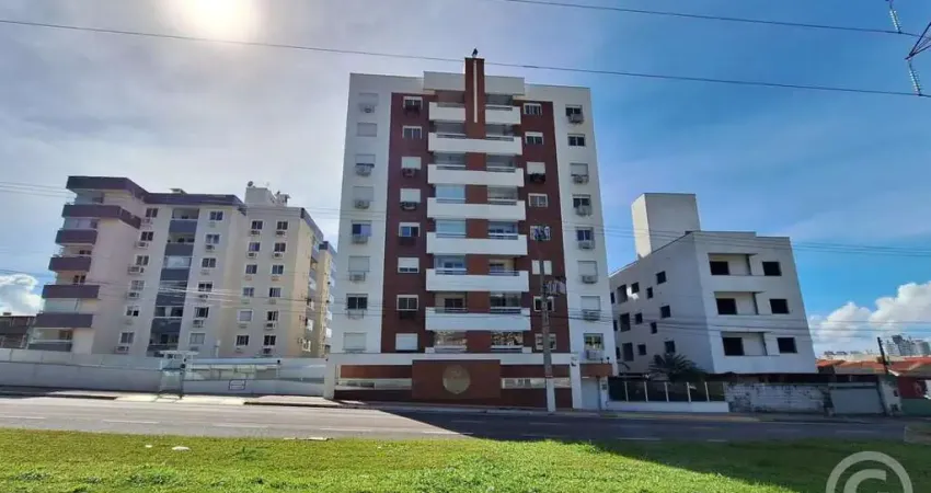 Apartamento semimobiliado com sacada e churrasqueira em São José