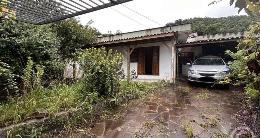 Oportunidade única: amplo imóvel comercial em Saco Grande, Florianópolis