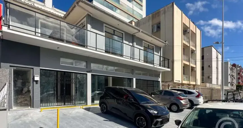 Espaço comercial estratégico em Kobrasol com ampla visibilidade