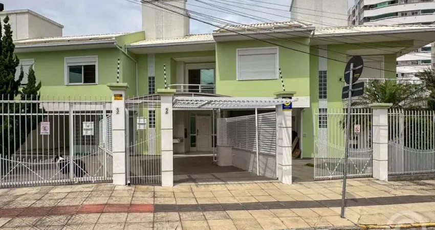 Residência confortável com excelente localização no Estreito, Florianópolis
