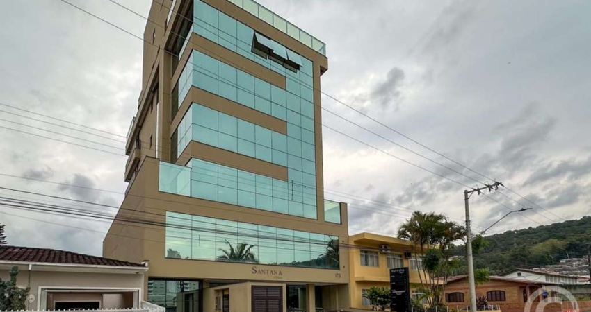 Sala comercial espaçosa, em Santo Amaro da Imperatriz, ideal para seu negócio