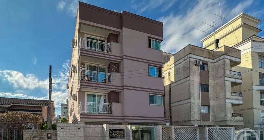 Apartamento mobiliado, com três quartos, no coração do bairro Pagani