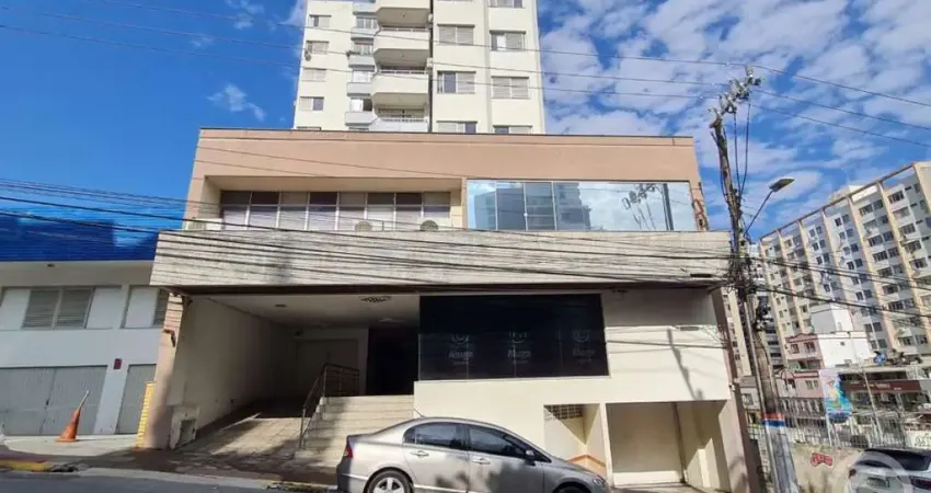 Loja ampla e estratégica no Centro de Florianópolis: ideal para empreendedores
