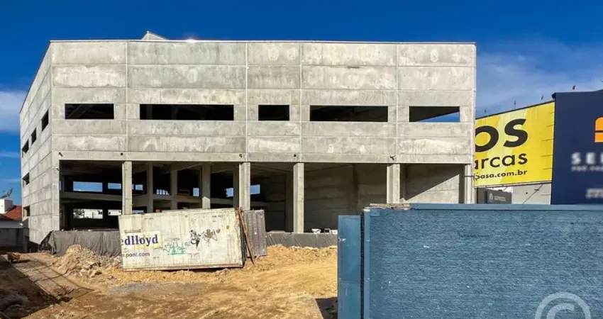 Sua oportunidade de negócio no Centro de Palhoça, com vasto espaço e estacionamento