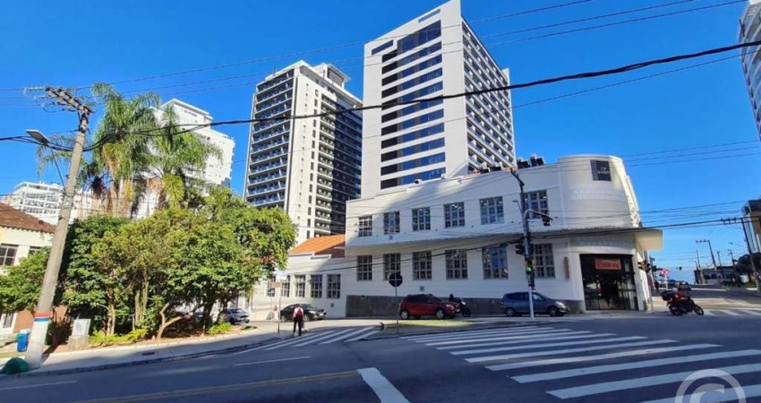 Apartamento semimobiliado com vista para o mar em Florianópolis