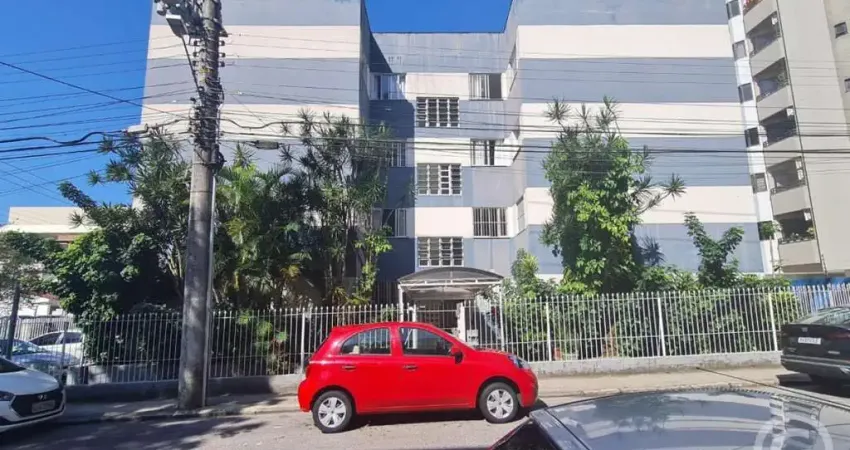 Apartamento semimobiliado no coração de Florianópolis