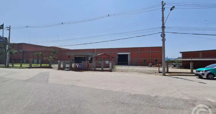 Galpão comercial em Biguaçu: solução logística em localização estratégica