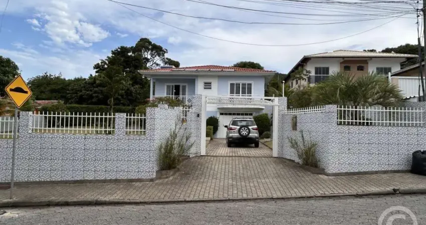 Encantador lar semimobiliado com 5 quartos em Florianópolis