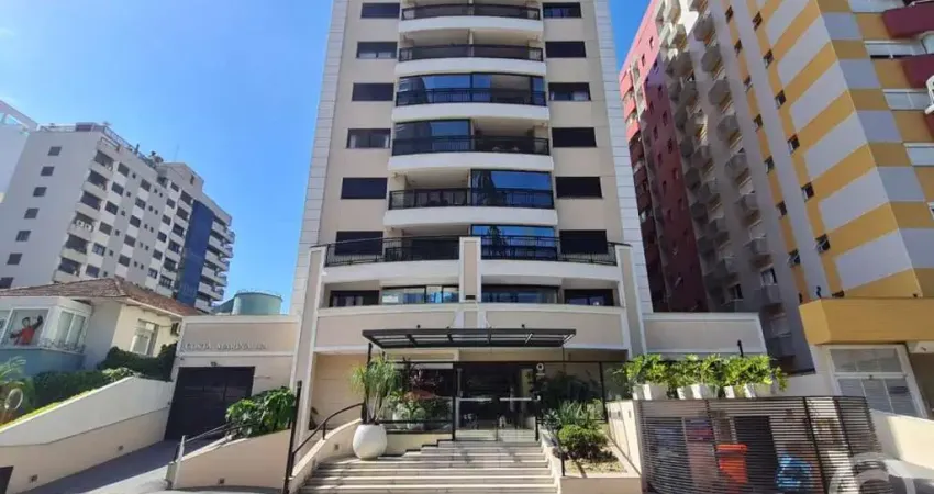 Apartamento amplo e semimobiliado no Centro de Florianópolis