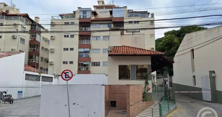 Apartamento semimobiliado em localização estratégica em Coqueiros