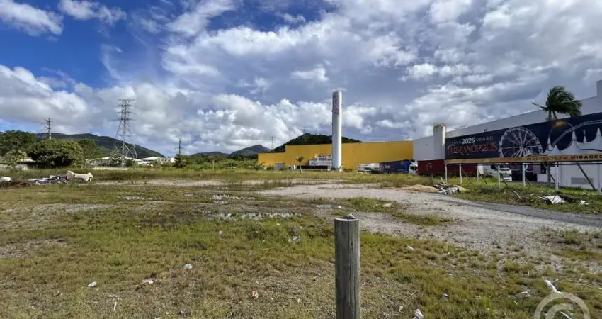 Terreno amplo disponível para alugar em local estratégico em Florianópolis