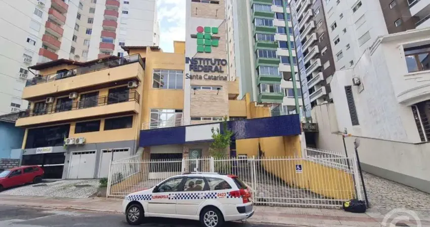 Prédio comercial amplo no Centro de Florianópolis