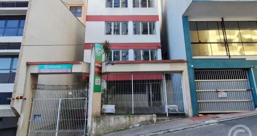 Prédio comercial para alugar no coração de Florianópolis com amplo espaço e estacionamento