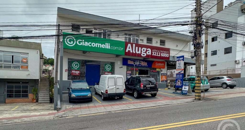 Ampla loja no bairro Estreito, em Florianópolis: espaço e localização estratégica para o seu negócio