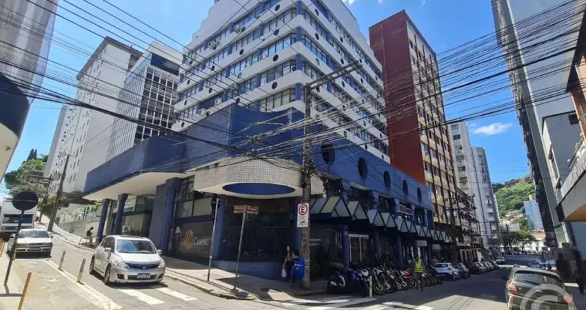 Sala comercial semimobiliada no Centro de Florianópolis, com vaga de garagem coberta