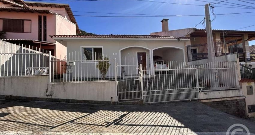 Kitnet mobiliada no bairro Trindade, em Florianópolis: conforto e praticidade