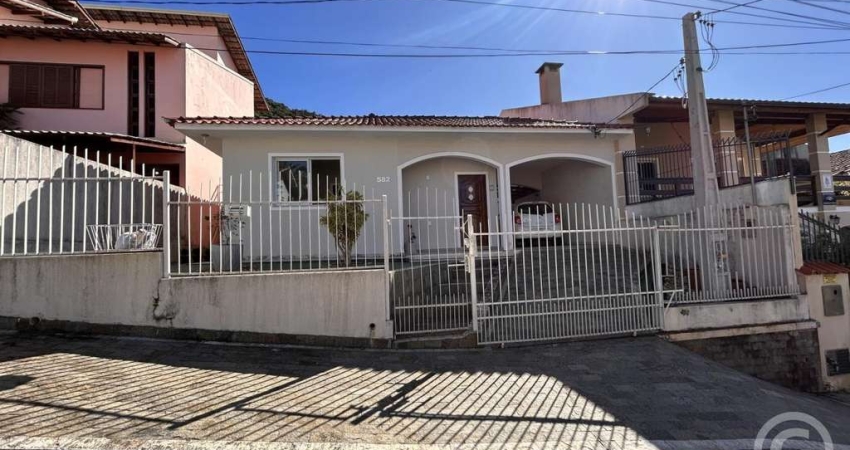 Kitnet mobiliada no bairro Trindade: local perfeito para uma vida prática