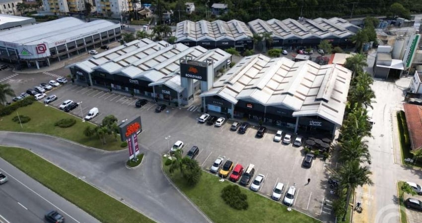 Espaçosa loja comercial disponível para aluguel em Florianópolis