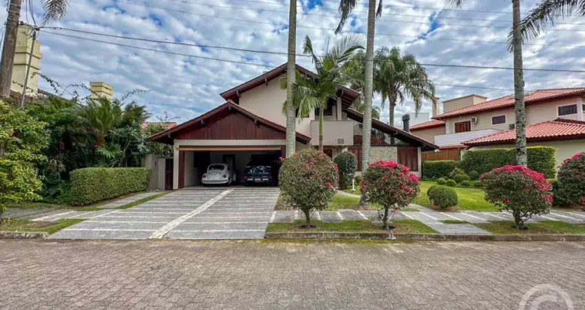 Residência espaçosa e totalmente mobiliada em Jurerê Internacional