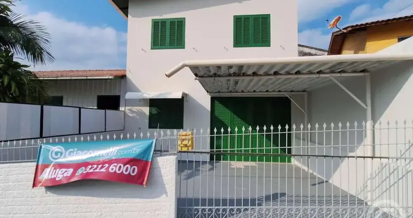 Casa com 3 quartos para alugar na Rua Daria Merize Koerich, 271, Centro, São José