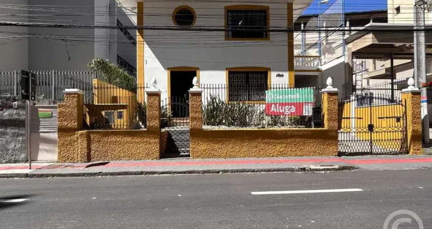 Espaço comercial ideal no centro de florianópolis, com ampla área e estrutura flexível