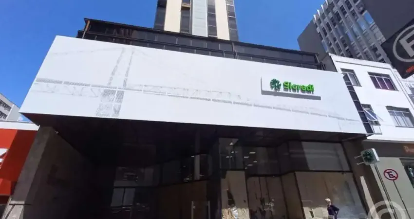 Sala comercial semimobiliada no centro de florianópolis: perfeita para seu negócio