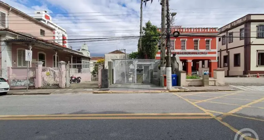 Confortável apartamento mobiliado com 2 quartos no centro de florianópolis