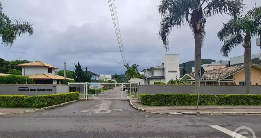 Casa espaçosa e segura em florianópolis: ideal para sua família!