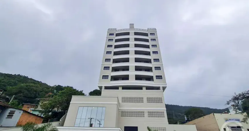 Apartamento amplo com sacada e churrasqueira, em florianópolis