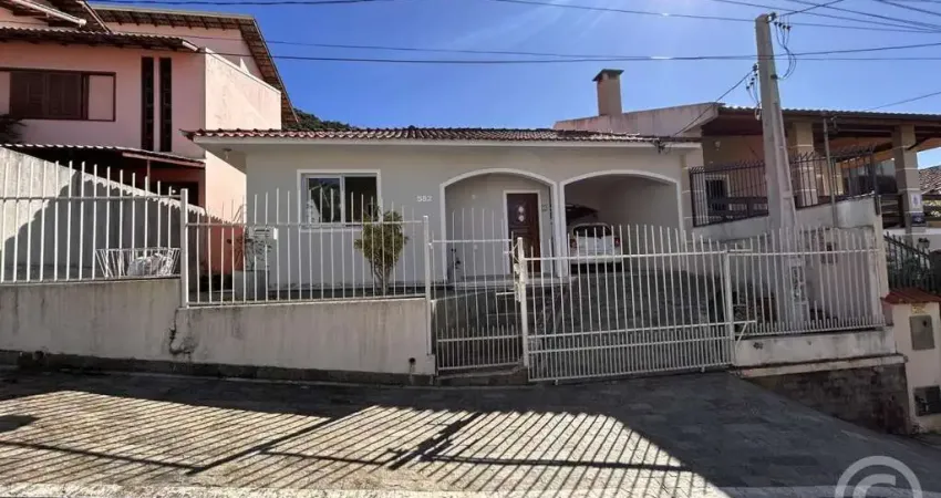 Kitnet mobiliada no bairro trindade: local perfeito para uma vida prática