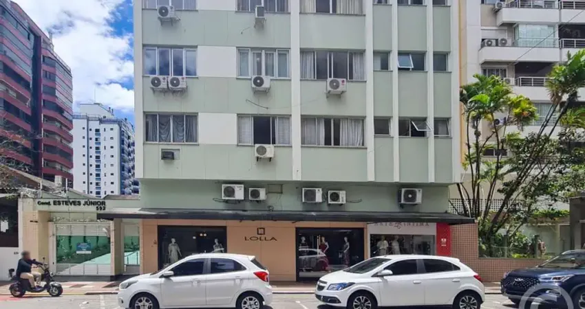 Apartamento espaçoso no centro de florianópolis: perfeito para famílias