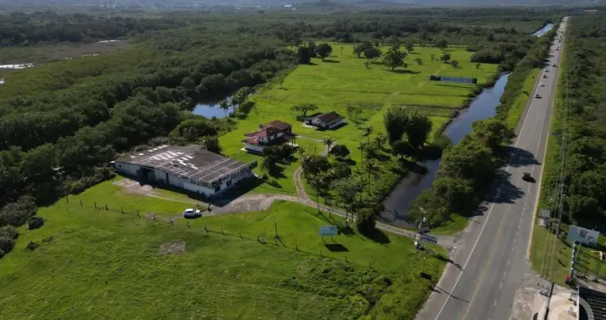 Galpão com área ampla para o seu negócio em Jurerê, Florianópolis