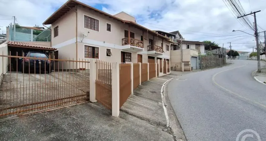 Apartamento com 2 quartos para alugar na Rua Coletor Irineu Comelli, Centro, São José