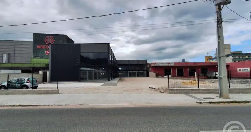 Loja ampla e nova no Centro de Biguaçu, com localização estratégica