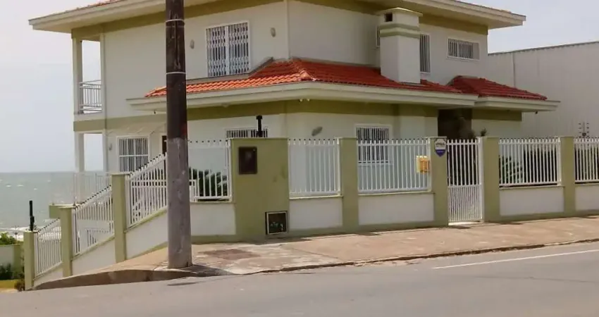 Casa com 4 quartos à venda na Avenida Nereu Ramos, 5420, Itacolomi, Balneário Piçarras