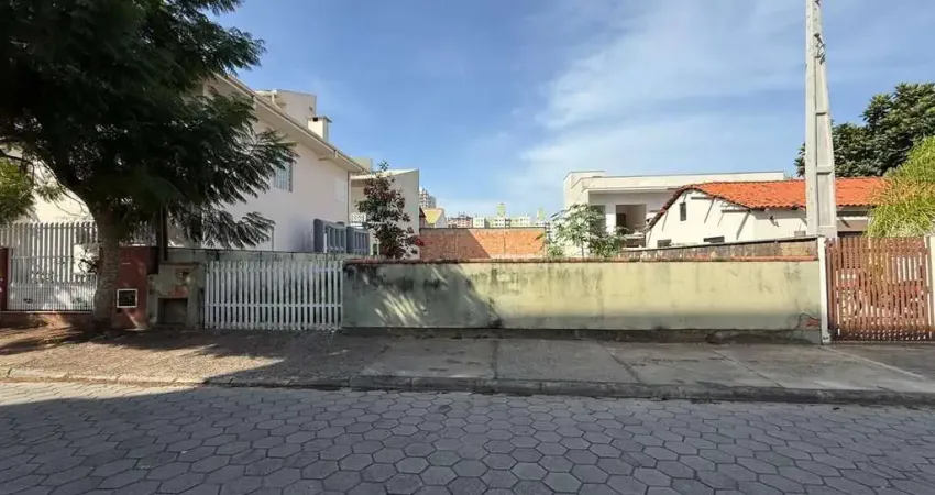 Terreno à venda na Rua Floresta, 400, Itacolomi, Balneário Piçarras