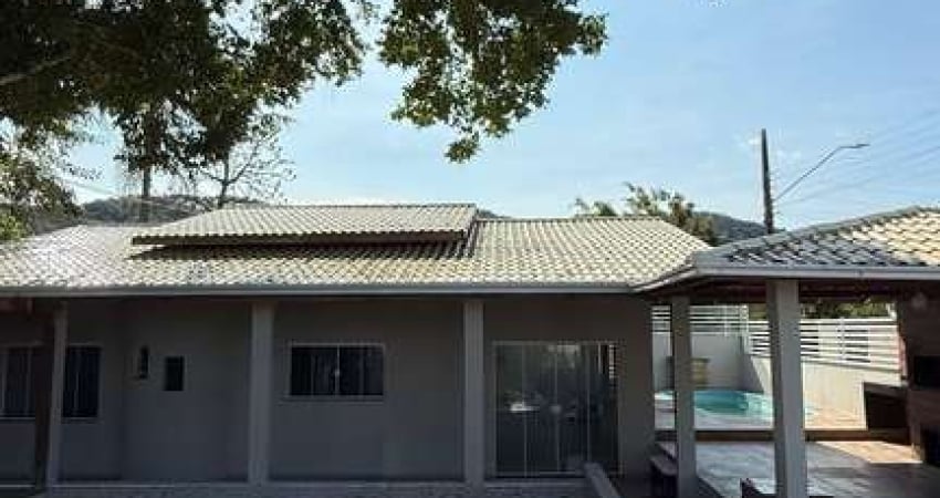 casa com piscina a venda em Navegantes Sc.
