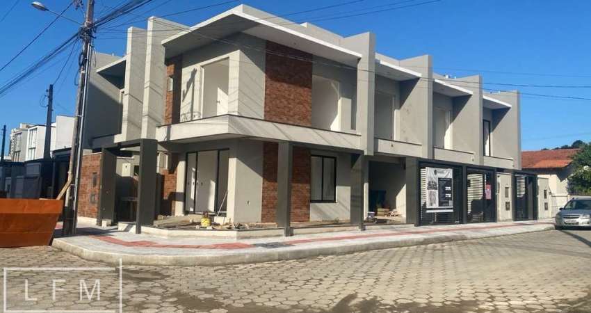 Casa com 3 quartos à venda na Rua Santa Cruz, 600, Itacolomi, Balneário Piçarras