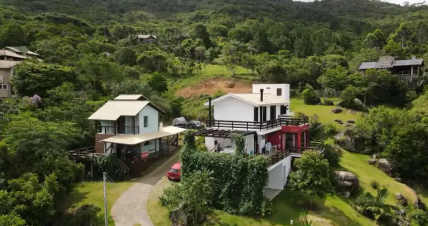 Casa para venda, 4 dormitórios, sendo 1 suíte, 2 vagas, área total 250,00 m²  em local privilegiado no siriu