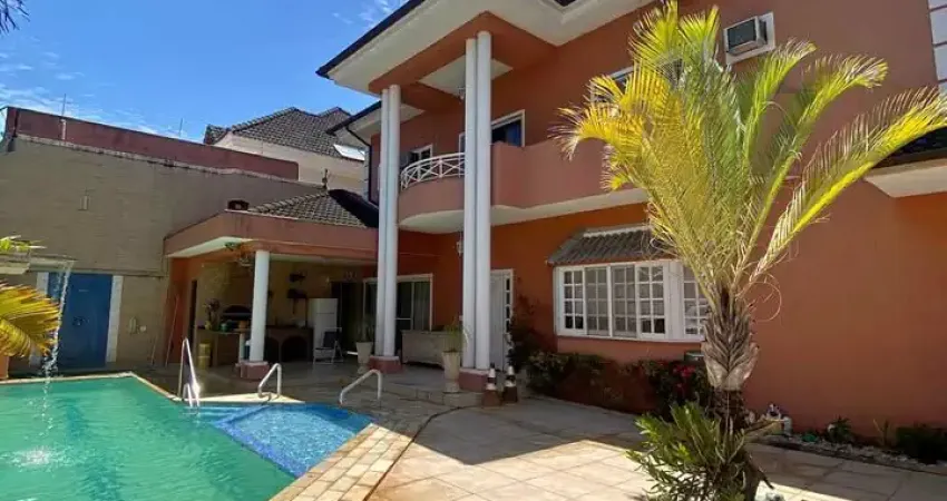 VENDO LINDÍSSIMA CASA EM CONDOMÍNIO FECHADO COM SERVIÇO DE PORTARIA 24H EM VARGEM PEQUENA