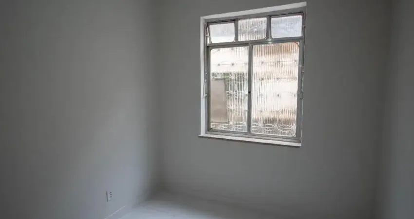 OPORTUNIDADE IMPERDÍVEL!   Vendo excelente apartamento reformado – R$185.000