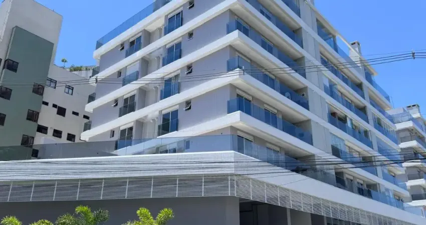 Cobertura duplex alto padrão, pé na areia, 04 dormitórios( sendo 02 suítes), piscina privativa, 02 vagas.