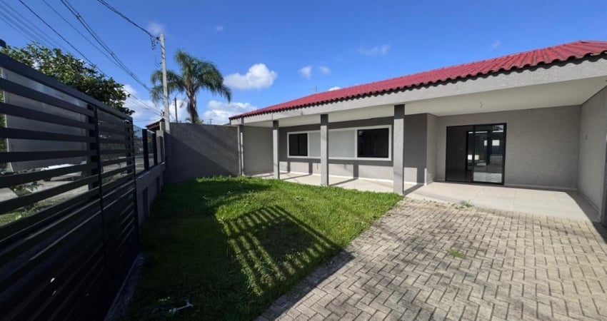 Residência totalmente reformada, excelente padrão de qualidade , ambientes amplos e agradáveis.