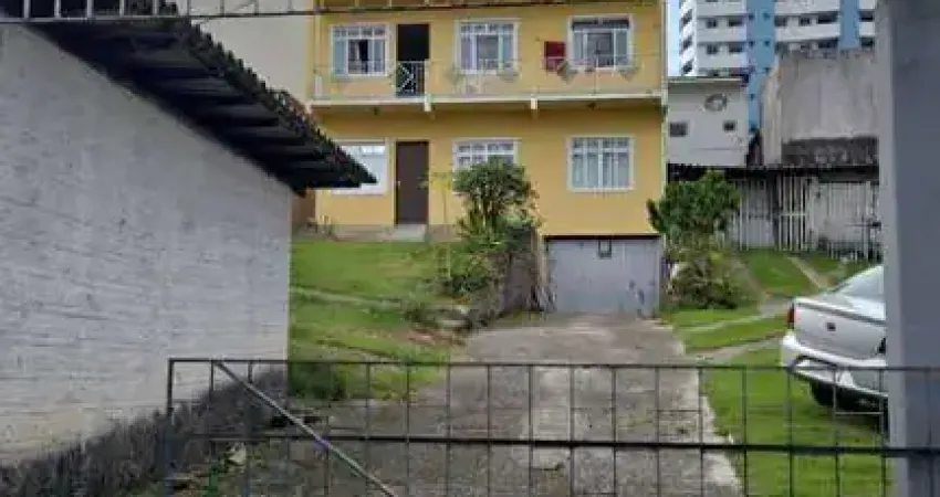 Amplo apartamento de 110m² com 3 Dormitórios em Barreiros – São José